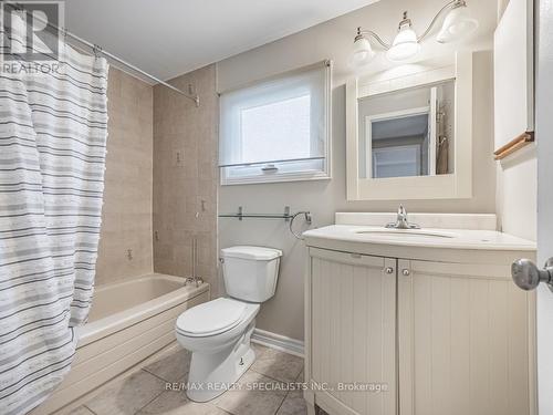 245 Kingsbridge Gardens, Mississauga, ON - Indoor Photo Showing Bathroom