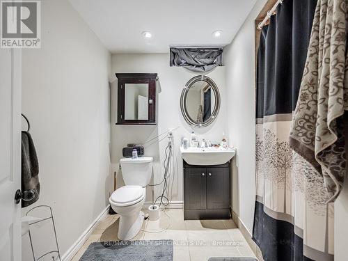 245 Kingsbridge Gardens, Mississauga, ON - Indoor Photo Showing Bathroom