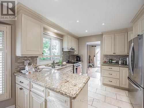 245 Kingsbridge Gardens, Mississauga, ON - Indoor Photo Showing Kitchen With Double Sink With Upgraded Kitchen