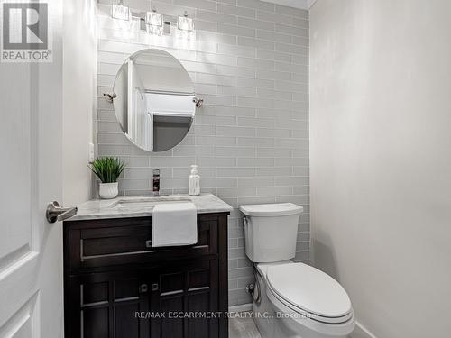 4834 Columbus Drive, Burlington, ON - Indoor Photo Showing Bathroom