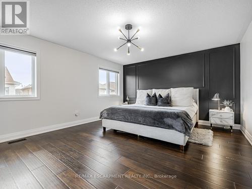 4834 Columbus Drive, Burlington, ON - Indoor Photo Showing Bedroom