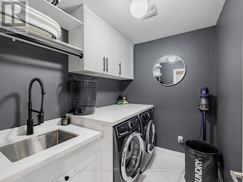 4834 Columbus Drive, Burlington, ON - Indoor Photo Showing Laundry Room