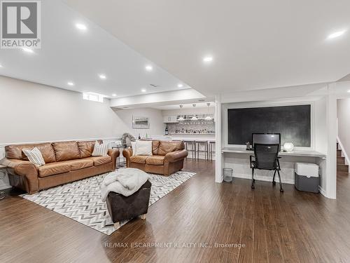 4834 Columbus Drive, Burlington, ON - Indoor Photo Showing Living Room