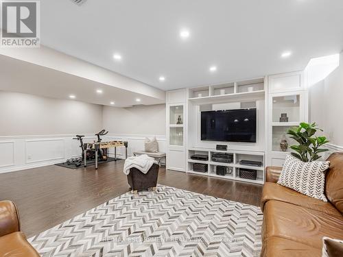 4834 Columbus Drive, Burlington, ON - Indoor Photo Showing Living Room