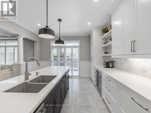 4834 Columbus Drive, Burlington, ON - Indoor Photo Showing Kitchen With Double Sink With Upgraded Kitchen