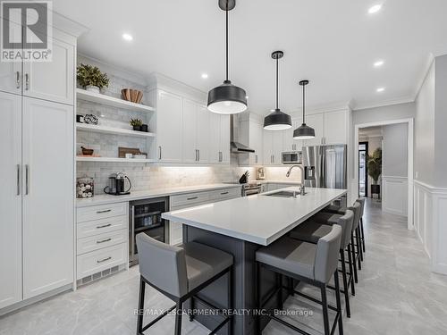 4834 Columbus Drive, Burlington, ON - Indoor Photo Showing Kitchen With Upgraded Kitchen