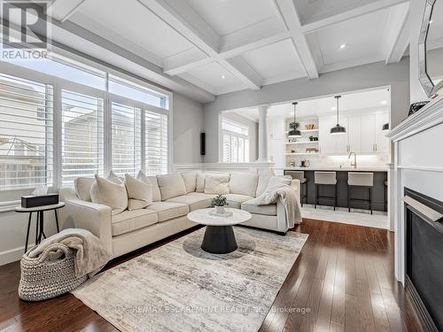 4834 Columbus Drive, Burlington, ON - Indoor Photo Showing Living Room