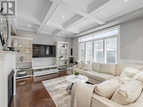 4834 Columbus Drive, Burlington, ON - Indoor Photo Showing Living Room