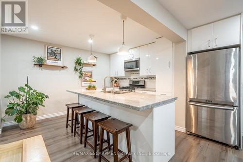 24 Roxborough Avenue, Hamilton, ON - Indoor Photo Showing Kitchen With Upgraded Kitchen