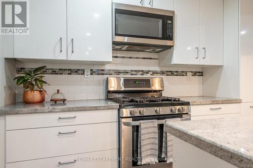 24 Roxborough Avenue, Hamilton, ON - Indoor Photo Showing Kitchen With Upgraded Kitchen