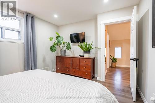 24 Roxborough Avenue, Hamilton, ON - Indoor Photo Showing Bedroom