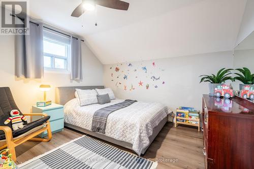 24 Roxborough Avenue, Hamilton, ON - Indoor Photo Showing Bedroom