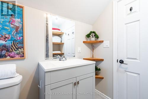 24 Roxborough Avenue, Hamilton, ON - Indoor Photo Showing Bathroom