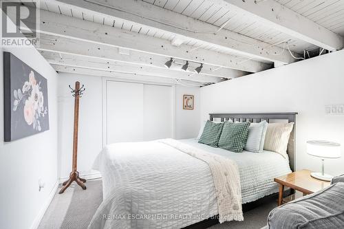 24 Roxborough Avenue, Hamilton, ON - Indoor Photo Showing Bedroom