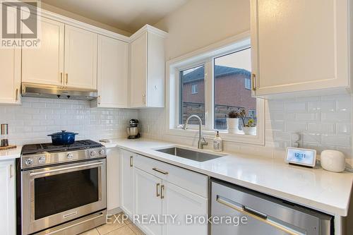 228 Springstead Avenue, Hamilton, ON - Indoor Photo Showing Kitchen With Upgraded Kitchen