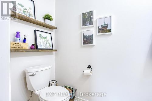 228 Springstead Avenue, Hamilton, ON - Indoor Photo Showing Bathroom