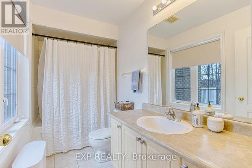 228 Springstead Avenue, Hamilton, ON - Indoor Photo Showing Bathroom