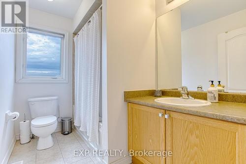 228 Springstead Avenue, Hamilton, ON - Indoor Photo Showing Bathroom