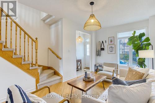 228 Springstead Avenue, Hamilton, ON - Indoor Photo Showing Living Room