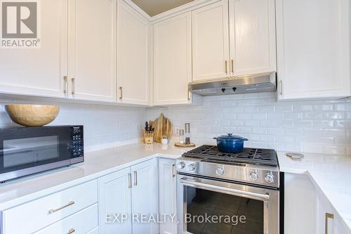 228 Springstead Avenue, Hamilton, ON - Indoor Photo Showing Kitchen