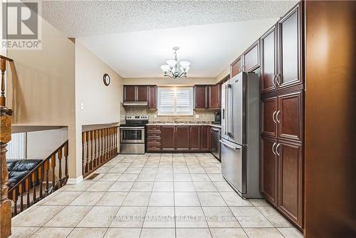 153 Ravenbury Drive, Hamilton, ON - Indoor Photo Showing Kitchen