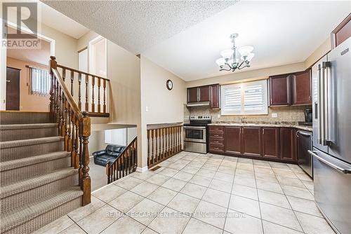 153 Ravenbury Drive, Hamilton, ON - Indoor Photo Showing Kitchen