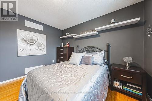 153 Ravenbury Drive, Hamilton, ON - Indoor Photo Showing Bedroom