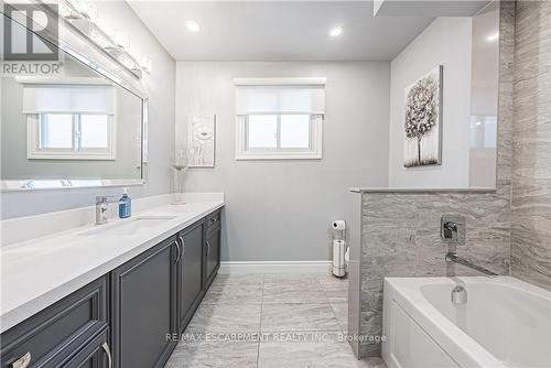 153 Ravenbury Drive, Hamilton, ON - Indoor Photo Showing Bathroom