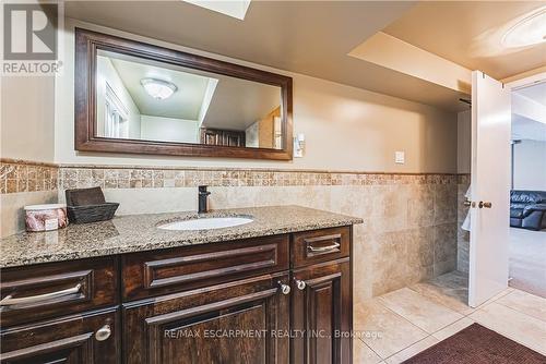 153 Ravenbury Drive, Hamilton, ON - Indoor Photo Showing Bathroom