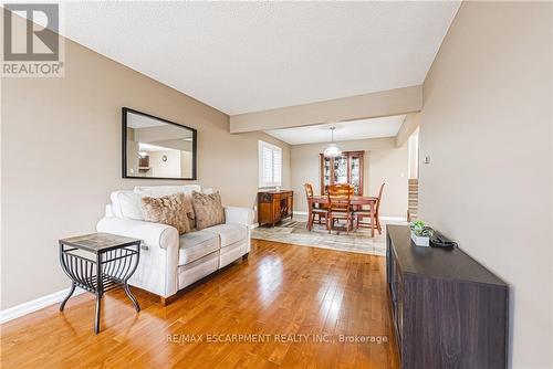 153 Ravenbury Drive, Hamilton, ON - Indoor Photo Showing Living Room