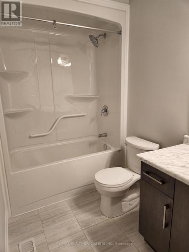 116 Sycamore Street, Welland, ON - Indoor Photo Showing Bathroom