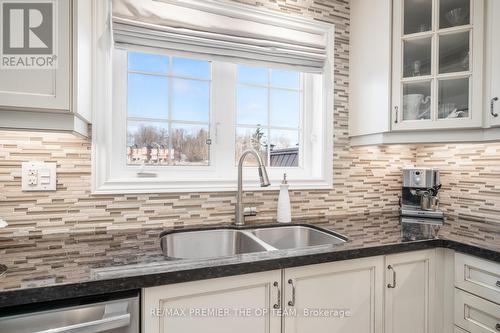 78 Gentile Circle, Vaughan, ON - Indoor Photo Showing Kitchen With Double Sink With Upgraded Kitchen