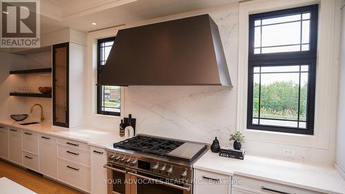 58 Fanning Mills Circle, Vaughan, ON - Indoor Photo Showing Kitchen