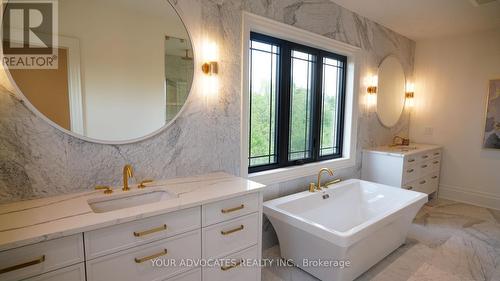 58 Fanning Mills Circle, Vaughan, ON - Indoor Photo Showing Bathroom