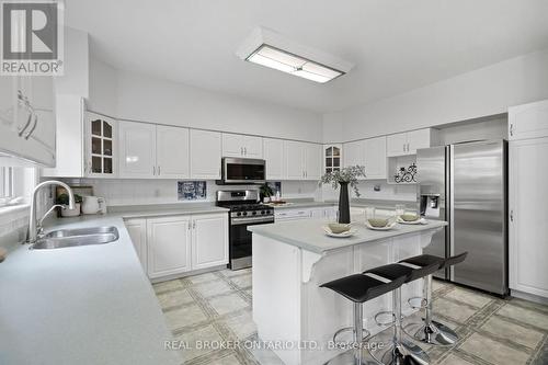 118 Bayview Avenue, Georgina, ON - Indoor Photo Showing Kitchen With Double Sink