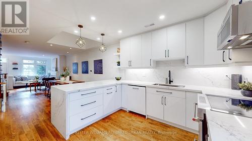 14 St Raymond Heights, Toronto, ON - Indoor Photo Showing Kitchen With Upgraded Kitchen