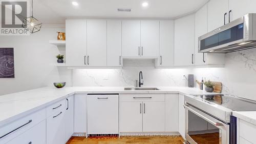 14 St Raymond Heights, Toronto, ON - Indoor Photo Showing Kitchen With Upgraded Kitchen