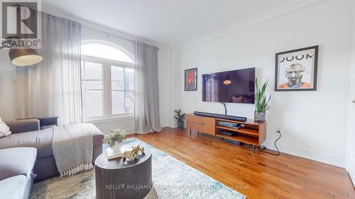 14 St Raymond Heights, Toronto, ON - Indoor Photo Showing Living Room