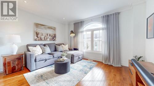 14 St Raymond Heights, Toronto, ON - Indoor Photo Showing Living Room