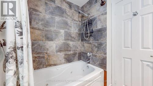 14 St Raymond Heights, Toronto, ON - Indoor Photo Showing Bathroom