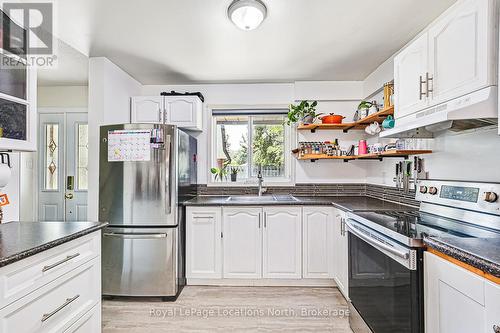 32 - 592 Tenth Street, Collingwood, ON - Indoor Photo Showing Kitchen With Double Sink