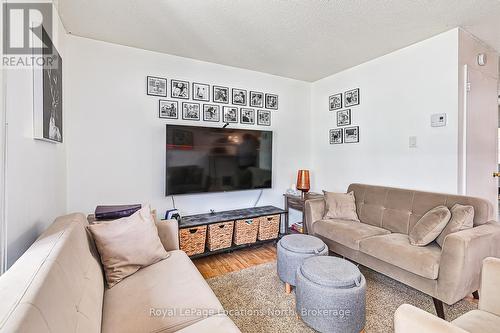 32 - 592 Tenth Street, Collingwood, ON - Indoor Photo Showing Living Room