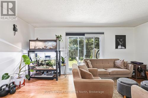 32 - 592 Tenth Street, Collingwood, ON - Indoor Photo Showing Living Room