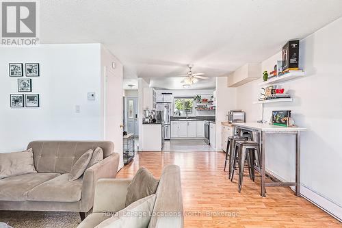 32 - 592 Tenth Street, Collingwood, ON - Indoor Photo Showing Living Room