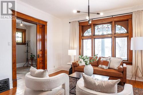 90 St George Street, Kitchener, ON - Indoor Photo Showing Living Room