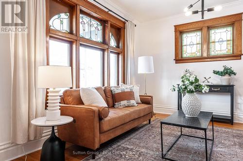 90 St George Street, Kitchener, ON - Indoor Photo Showing Living Room