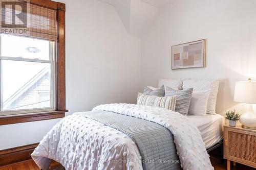 90 St George Street, Kitchener, ON - Indoor Photo Showing Bedroom