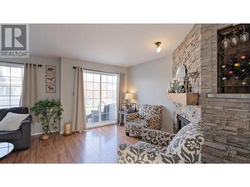 3145 Wilson Street Unit# 102, Penticton, BC - Indoor Photo Showing Living Room