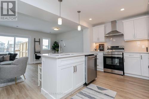 93 Empire Parkway, St. Thomas, ON - Indoor Photo Showing Kitchen With Upgraded Kitchen