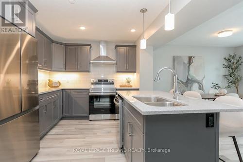 95 Empire Parkway, St. Thomas, ON - Indoor Photo Showing Kitchen With Double Sink With Upgraded Kitchen